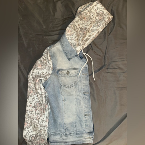 Jean Jacket with hood - Picture 6 of 6